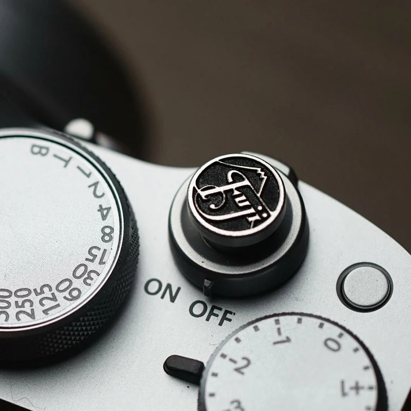 Copri-attacco flash in metallo - Canon Camera Eos R50 recensione e prezzo